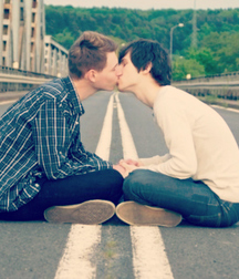 It all starts with a kiss... 5c3252798392f.jpg