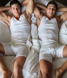 twins 5c3943db19e2b.jpg