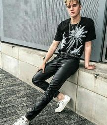 Leathers and some others   5c4d1d0a11953.jpg