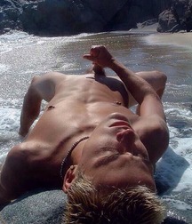 hot boys (nsfw) 5cb321bd0447c.jpg