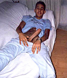 hot boys (nsfw) 5cb3226f2473f.jpg