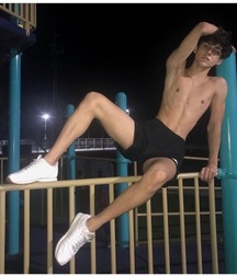 Hot Boys (sfw) 5cbc54653d276.jpg