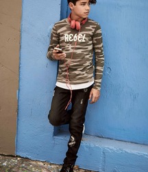Hot Boys (sfw) 5cbc5471b31a0.jpg