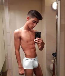 Hot Boys (sfw) 2 5cceb02ec5175.jpg
