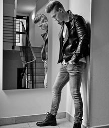 Hot Boys (sfw) 2 5cceb0fc009b9.jpg