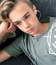 Hot Boys (sfw) 2 5cceb17a21465.jpg