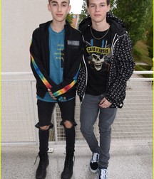 More Hot  Boys Mix 5cf29593ac7a1.jpg