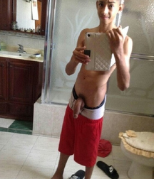 E boys 5c64d44b38a5e.jpg