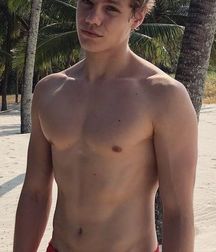 boy pix 5d45b15231aac.jpg