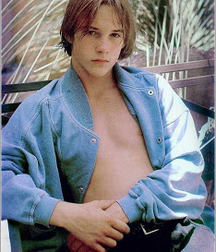 Brad Renfro 5c2ab9bdc0f10.jpg