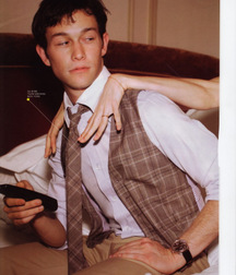 Joseph Gordon-Levitt 5c416c19190c7.jpg