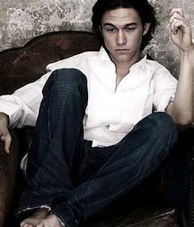 Joseph Gordon-Levitt 5c416c275fde1.jpg