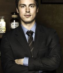 John Francis Daley 5c4a0b81e0de6.jpeg