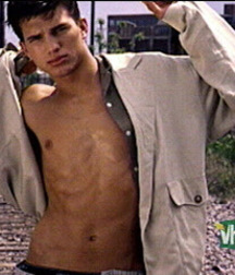 Ashton Kutcher 5c4d3eddb7394.jpg