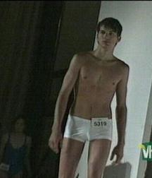 Ashton Kutcher 5c4d3ee81cfac.jpg