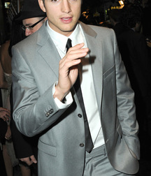 Ashton Kutcher 5c4d3f057c589.jpeg