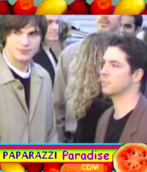 Ashton Kutcher 5c4d3fa0bc36c.png