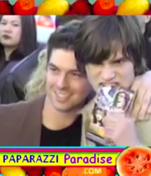 Ashton Kutcher 5c4d3fa4c1b08.png