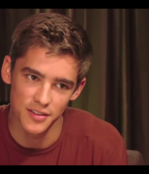 Brenton Thwaites 5c4fee0fe00ca.png