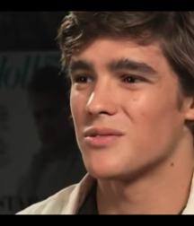 Brenton Thwaites 5c4fee45611fd.png