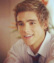 Brenton Thwaites 5c4fee4cce469.jpg