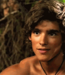Brenton Thwaites 5c4fee52927af.gif