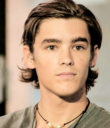 Brenton Thwaites 5c4fee53c1dc9.png