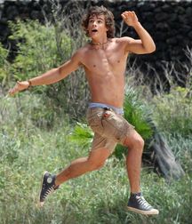 Brenton Thwaites 5c4fee67dba75.jpeg