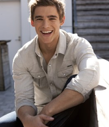 Brenton Thwaites 5c4fee6a13615.png