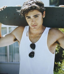 Zac Efron 5c683fbacb436.jpg
