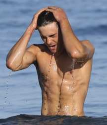 Zac Efron 5c683fd53ec72.jpg