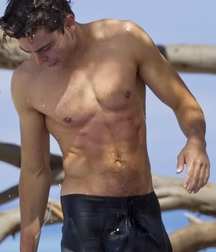 Zac Efron 5c683fdac0a2d.jpg