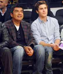 Zac Efron 5c683fe3541c2.jpg