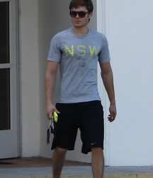 Zac Efron 5c683fe69cff9.jpg