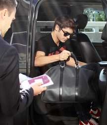 Zac Efron 5c683fea41031.jpg