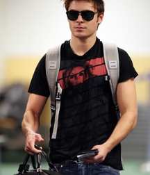 Zac Efron 5c683feb6b8b6.jpg