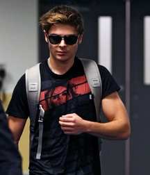 Zac Efron 5c683fec736af.jpg