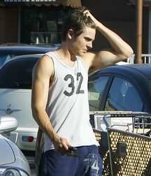 Zac Efron 5c684003c65cb.jpg