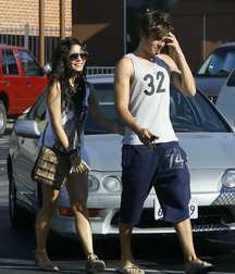 Zac Efron 5c6840053b945.jpg