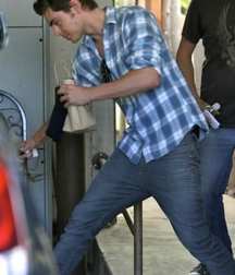 Zac Efron 5c68400bc67f1.jpg