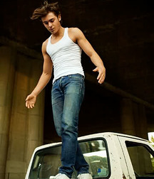 Zac Efron 5c68401260046.jpg