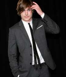 Zac Efron 5c684021f2b7f.jpg
