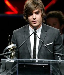 Zac Efron 5c6840240ea97.jpg