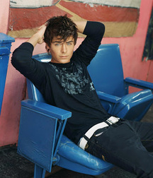 Zac Efron 5c68403f7c025.jpg