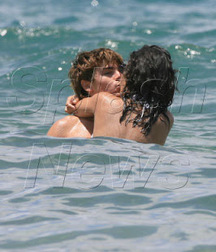 Zac Efron 5c68404775918.jpg