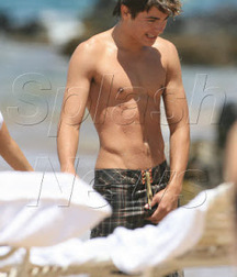 Zac Efron 5c68404983461.jpg