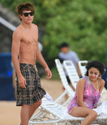 Zac Efron 5c68404aa3991.jpg