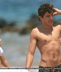 Zac Efron 5c68404bbe429.jpg