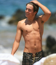 Zac Efron 5c68404cd4db1.jpg