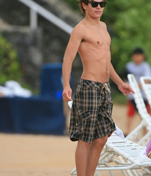 Zac Efron 5c684054a92da.jpg